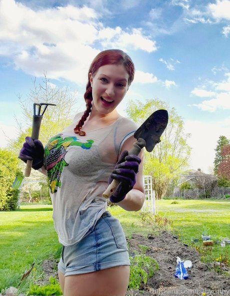 Naakte gelekte OnlyFans-foto van Babyruthy