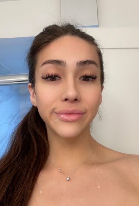 Naakte gelekte OnlyFans-foto van Uyuna
