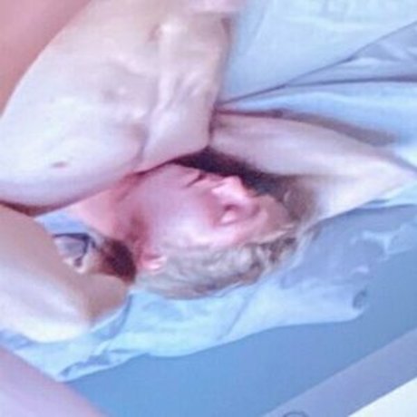 Naakte gelekte OnlyFans-foto van Firststepforman