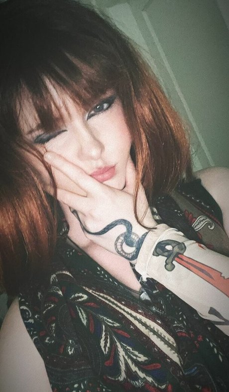 Naakte gelekte OnlyFans-foto van Avaandwar