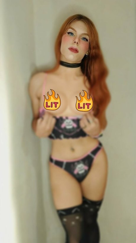 Naakte gelekte OnlyFans-foto van Megan Rodrigues