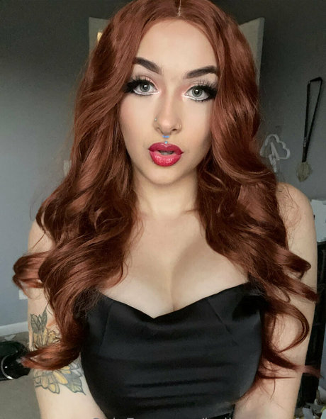 Naakte gelekte OnlyFans-foto van Bellecurvesfree