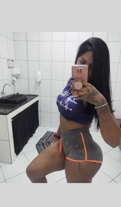 Naakte gelekte OnlyFans-foto van Julia Lima