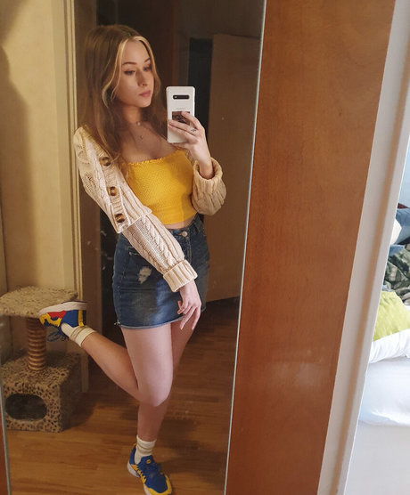 Naakte gelekte OnlyFans-foto van Elina Twich