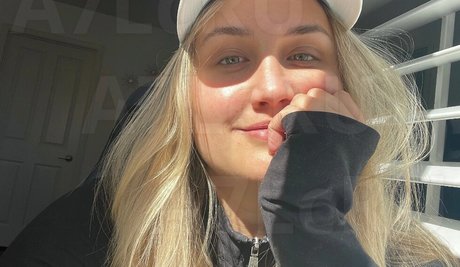 Naakte gelekte OnlyFans-foto van Naomi Kyle