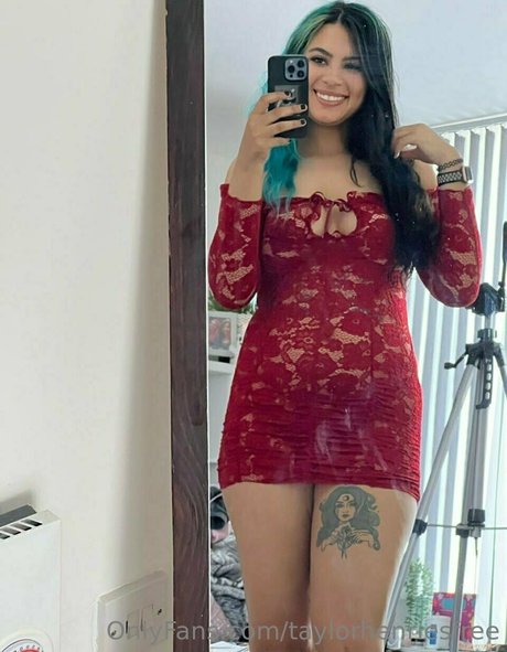 Naakte gelekte OnlyFans-foto van Taylorhenriesfree