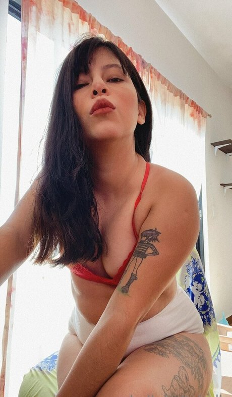 Naakte gelekte OnlyFans-foto van Helloaliza