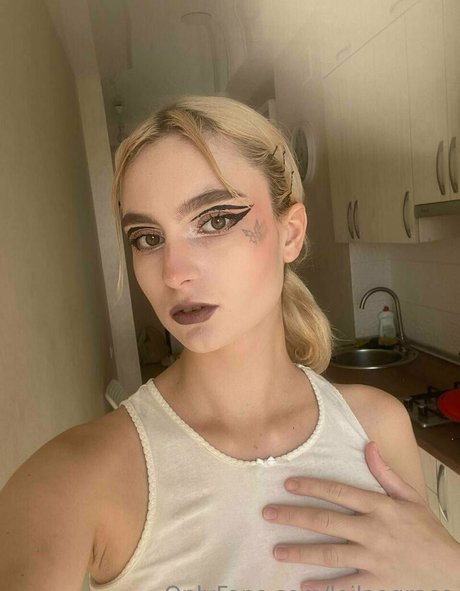 Naakte gelekte OnlyFans-foto van Leilaagrace