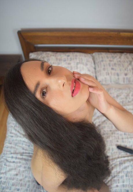 Naakte gelekte OnlyFans-foto van Mirabella00