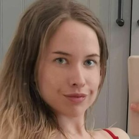 Naakte gelekte OnlyFans-foto van Naturalgirlmel