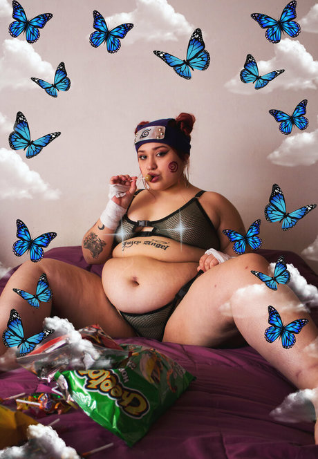 Naakte gelekte OnlyFans-foto van Juicyangelbbw