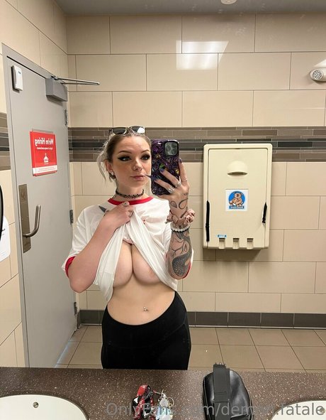 Naakte gelekte OnlyFans-foto van Demonfatale