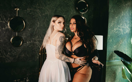 Naakte gelekte OnlyFans-foto van Demonfatale