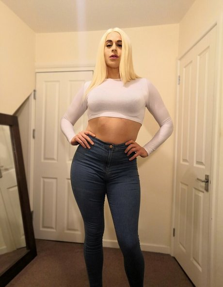 Naakte gelekte OnlyFans-foto van Lialarosa