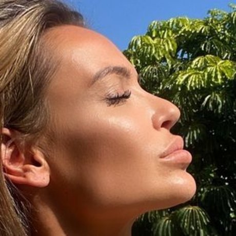 Naakte gelekte OnlyFans-foto van Anniek Van Kuelen