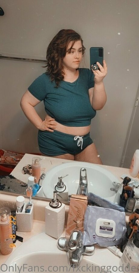 Naakte gelekte OnlyFans-foto van Fxckinggoddes