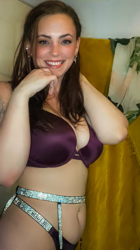 Naakte gelekte OnlyFans-foto van Shelbidd