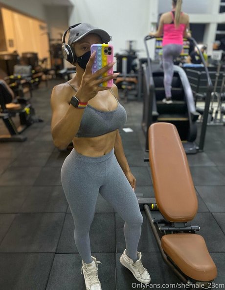Shemale_23cm