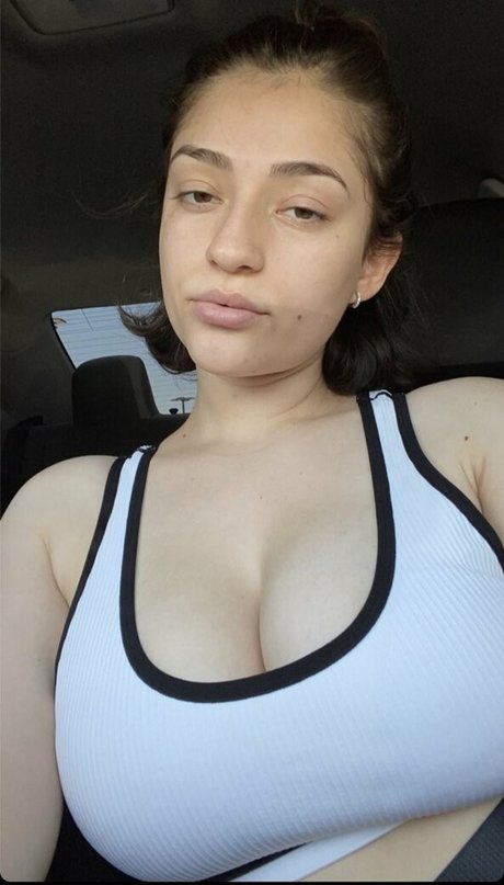Naakte gelekte OnlyFans-foto van Spanishbbylove
