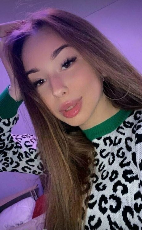 Naakte gelekte OnlyFans-foto van Aliceekisss