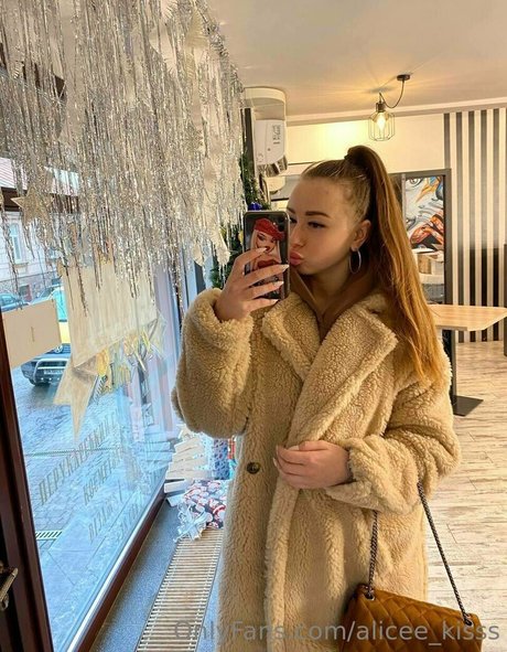 Naakte gelekte OnlyFans-foto van Aliceekisss