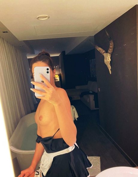 Naakte gelekte OnlyFans-foto van Sarissakoldenhof