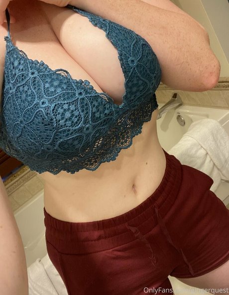 Naakte gelekte OnlyFans-foto van Gingerquest