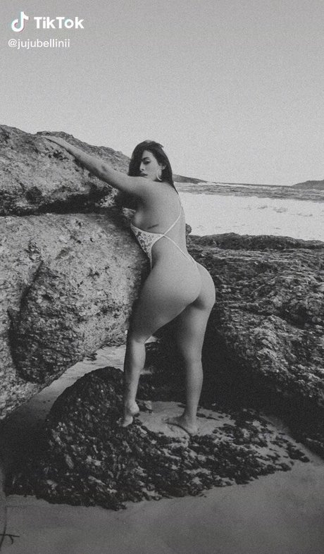 Naakte gelekte OnlyFans-foto van Juju Bellini