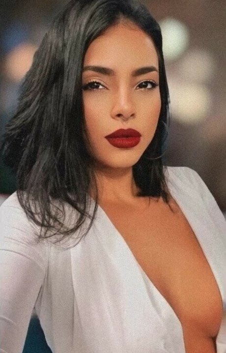 Naakte gelekte OnlyFans-foto van Juju Bellini