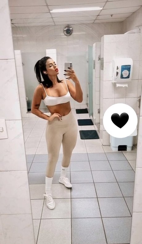 Naakte gelekte OnlyFans-foto van Juju Bellini