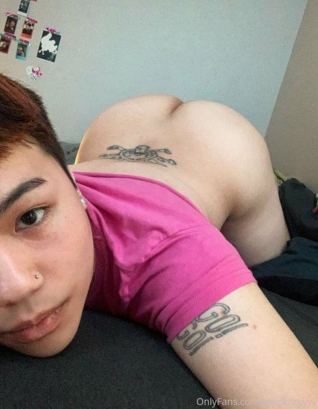 Naakte gelekte OnlyFans-foto van Lewdkittyyyy