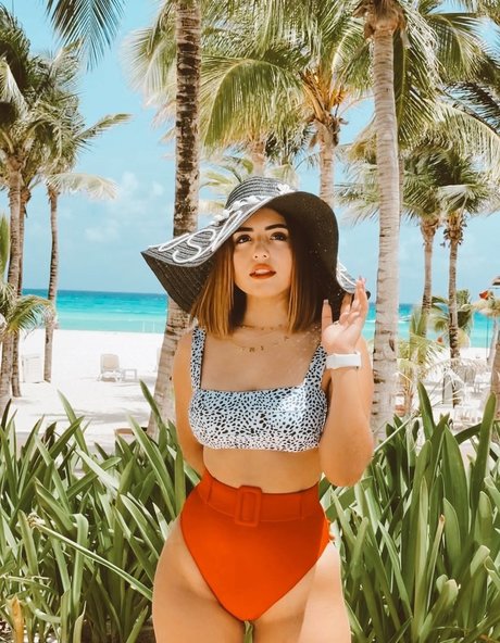 Naakte gelekte OnlyFans-foto van Frida Najera