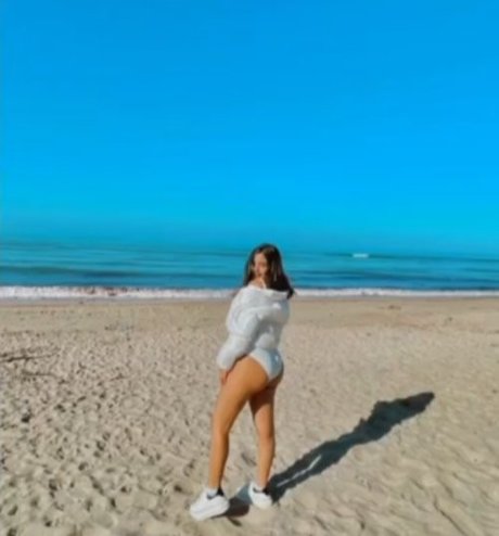 Naakte gelekte OnlyFans-foto van Frida Najera