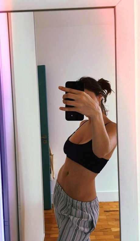 Naakte gelekte OnlyFans-foto van Maria Bonino