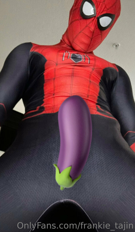 Naakte gelekte OnlyFans-foto van Frankietajin