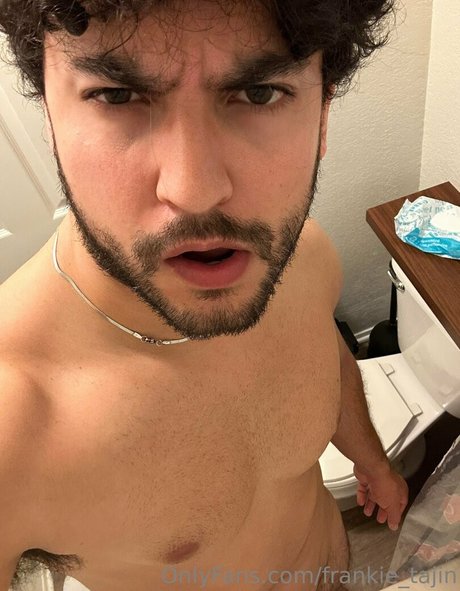 Naakte gelekte OnlyFans-foto van Frankietajin