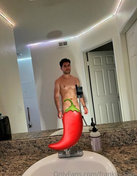 Naakte gelekte OnlyFans-foto van Frankietajin
