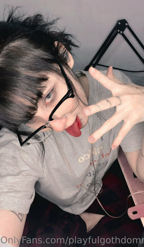 Naakte gelekte OnlyFans-foto van Playfulgothdomme