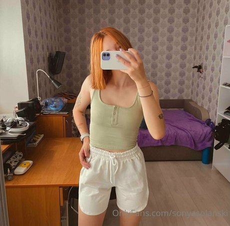 Naakte gelekte OnlyFans-foto van Sonyasolanski