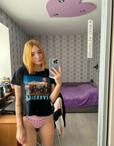Naakte gelekte OnlyFans-foto van Sonyasolanski