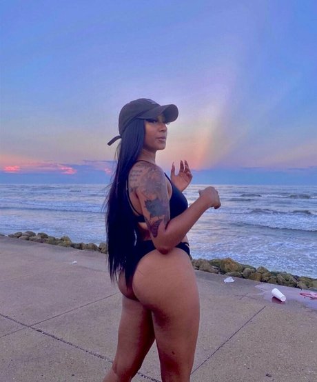 Naakte gelekte OnlyFans-foto van Pressuremodelsexplicit