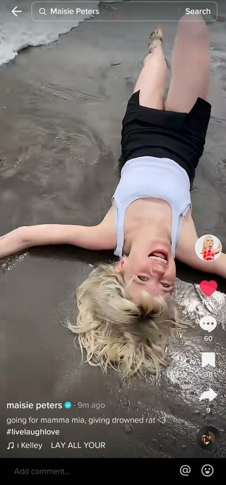 Naakte gelekte OnlyFans-foto van Maisie Peters