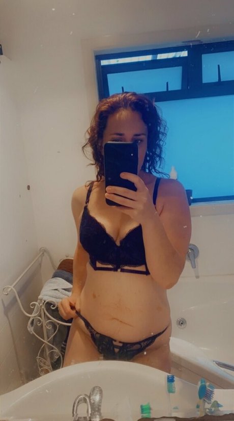 Naakte gelekte OnlyFans-foto van Honeynzfree