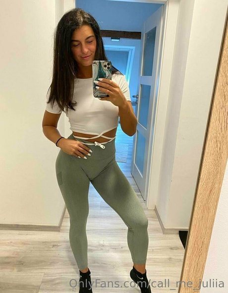 Naakte gelekte OnlyFans-foto van Callmejuliia