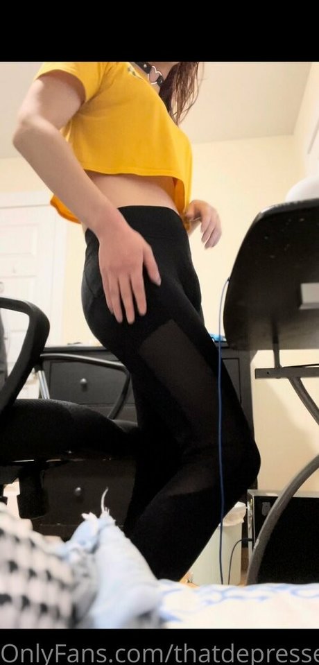 Naakte gelekte OnlyFans-foto van Thatdepressedrat