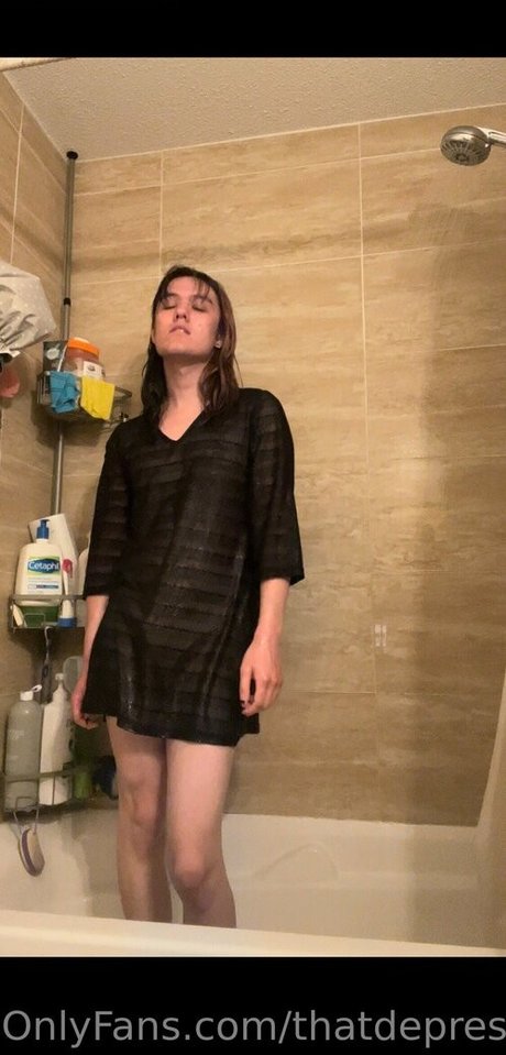 Naakte gelekte OnlyFans-foto van Thatdepressedrat