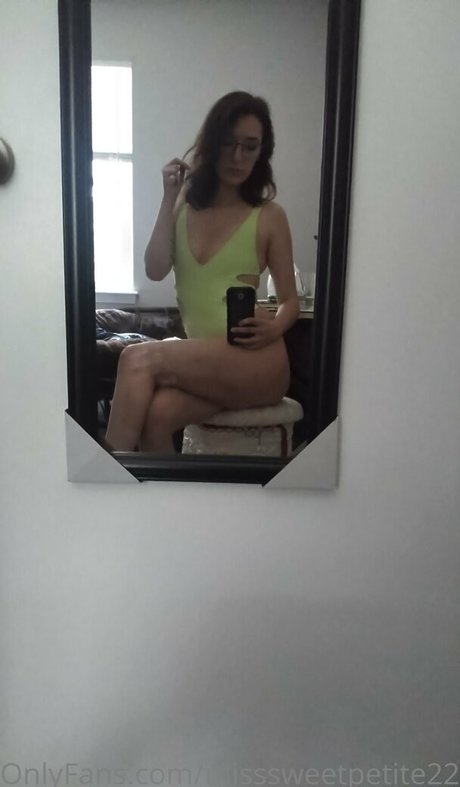 Naakte gelekte OnlyFans-foto van Misssweetpetite22