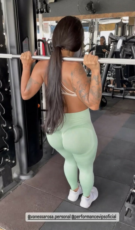 Naakte gelekte OnlyFans-foto van Aline Carvalho