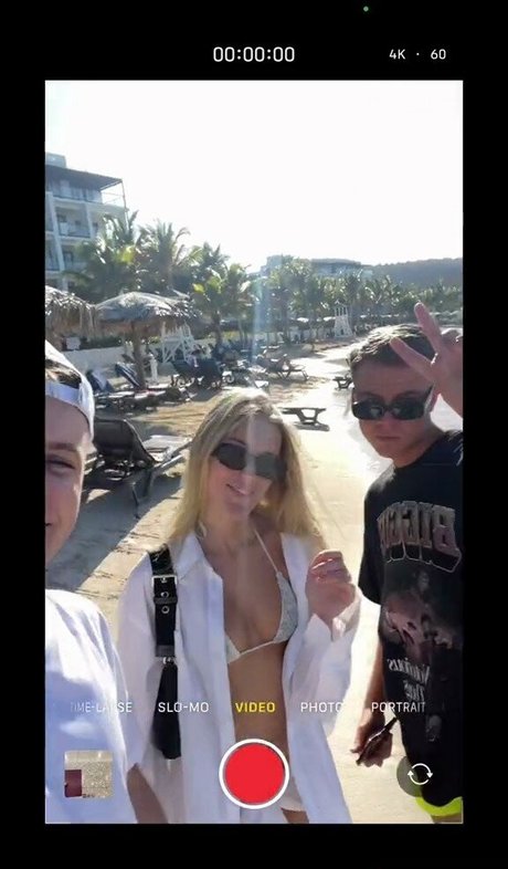 Naakte gelekte OnlyFans-foto van Mimi Slinger
