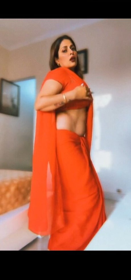 Naakte gelekte OnlyFans-foto van Desi Viral Collection